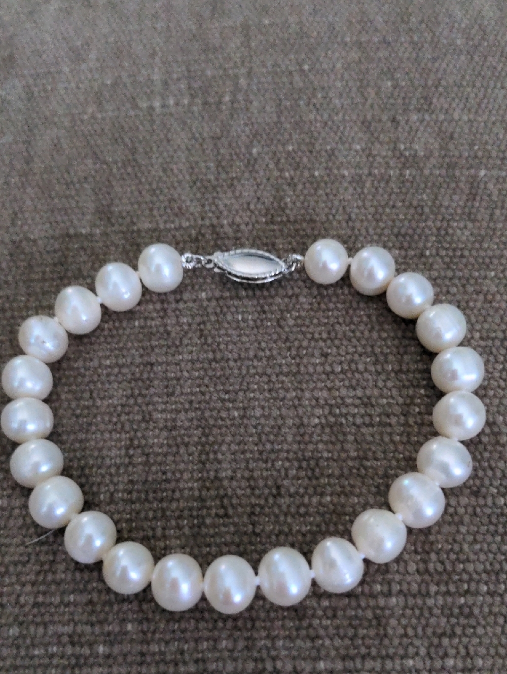 New Macy's Sterling Silver Genuine Pearl Bracelet,  7 1/2" Classic, Hand knotted
